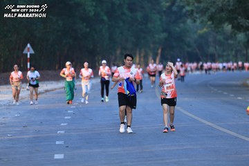 BINH DUONG NEW CITY HALF MARATHON 2024 - Ảnh #1773741