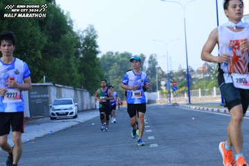 BINH DUONG NEW CITY HALF MARATHON 2024 - Ảnh #1764280