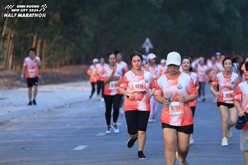 BINH DUONG NEW CITY HALF MARATHON 2024 - Ảnh #1773337