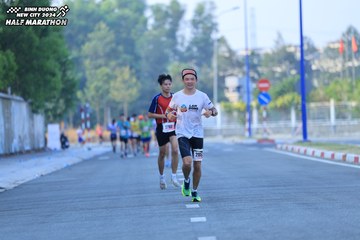 BINH DUONG NEW CITY HALF MARATHON 2024 - Ảnh #1775319
