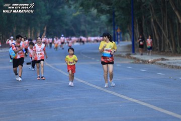BINH DUONG NEW CITY HALF MARATHON 2024 - Ảnh #1773681
