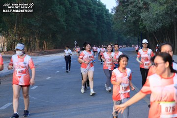 BINH DUONG NEW CITY HALF MARATHON 2024 - Ảnh #1773447