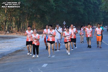 BINH DUONG NEW CITY HALF MARATHON 2024 - Ảnh #1774293