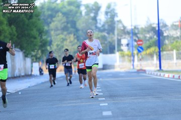 BINH DUONG NEW CITY HALF MARATHON 2024 - Ảnh #1768458