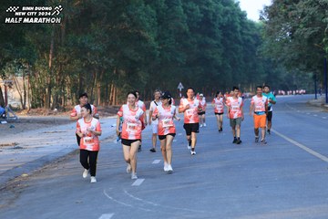 BINH DUONG NEW CITY HALF MARATHON 2024 - Ảnh #1774314