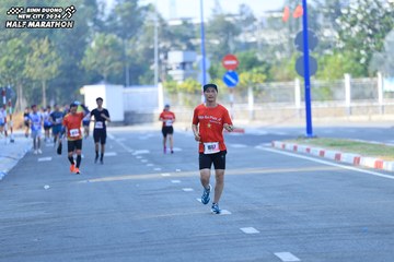 BINH DUONG NEW CITY HALF MARATHON 2024 - Ảnh #1768917
