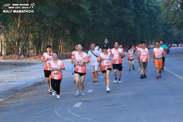 BINH DUONG NEW CITY HALF MARATHON 2024 - Ảnh #1774306