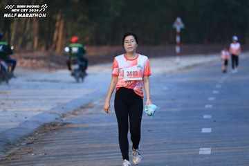 BINH DUONG NEW CITY HALF MARATHON 2024 - Ảnh #1773838