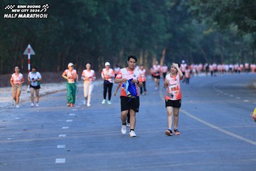 BINH DUONG NEW CITY HALF MARATHON 2024 - Ảnh #1773732