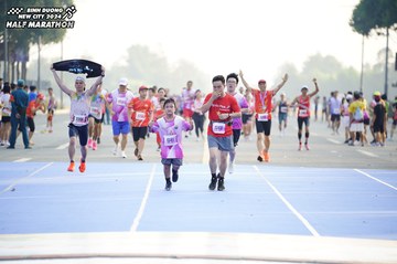 BINH DUONG NEW CITY HALF MARATHON 2024 - Ảnh #1763301