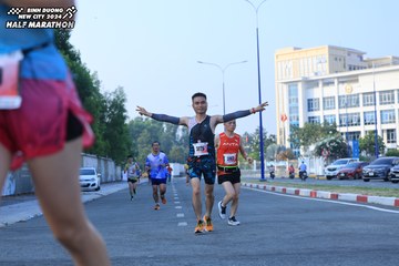BINH DUONG NEW CITY HALF MARATHON 2024 - Ảnh #1775558