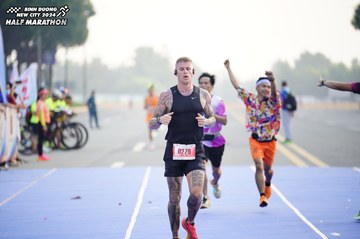 BINH DUONG NEW CITY HALF MARATHON 2024 - Ảnh #1775641