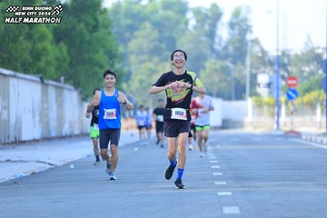 BINH DUONG NEW CITY HALF MARATHON 2024 - Ảnh #1768446