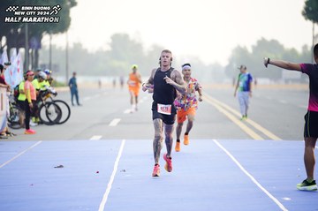 BINH DUONG NEW CITY HALF MARATHON 2024 - Ảnh #1775563