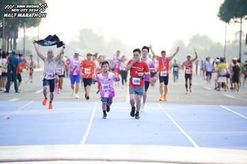 BINH DUONG NEW CITY HALF MARATHON 2024 - Ảnh #1763299