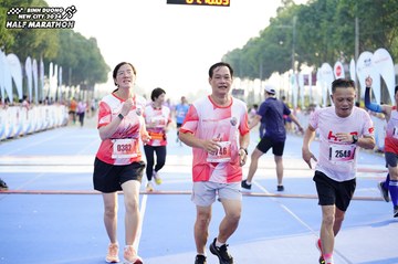 BINH DUONG NEW CITY HALF MARATHON 2024 - Ảnh #1762997