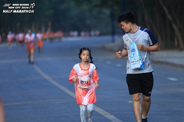 BINH DUONG NEW CITY HALF MARATHON 2024 - Ảnh #1774231