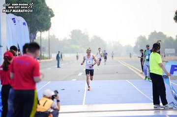 BINH DUONG NEW CITY HALF MARATHON 2024 - Ảnh #1773948
