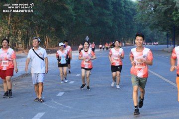 BINH DUONG NEW CITY HALF MARATHON 2024 - Ảnh #1774345