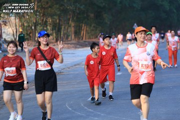BINH DUONG NEW CITY HALF MARATHON 2024 - Ảnh #1774095