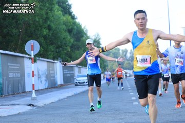 BINH DUONG NEW CITY HALF MARATHON 2024 - Ảnh #1775436