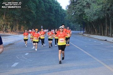 BINH DUONG NEW CITY HALF MARATHON 2024 - Ảnh #1774495