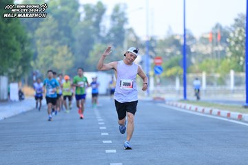 BINH DUONG NEW CITY HALF MARATHON 2024 - Ảnh #1775352