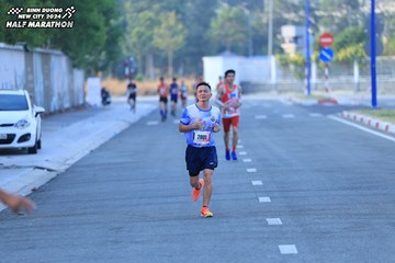 BINH DUONG NEW CITY HALF MARATHON 2024 - Ảnh #1775170