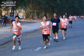 BINH DUONG NEW CITY HALF MARATHON 2024 - Ảnh #1774259