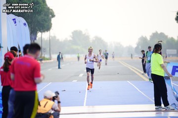 BINH DUONG NEW CITY HALF MARATHON 2024 - Ảnh #1773935