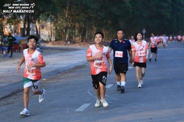BINH DUONG NEW CITY HALF MARATHON 2024 - Ảnh #1774258