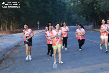 BINH DUONG NEW CITY HALF MARATHON 2024 - Ảnh #1774677