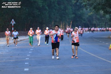 BINH DUONG NEW CITY HALF MARATHON 2024 - Ảnh #1773725