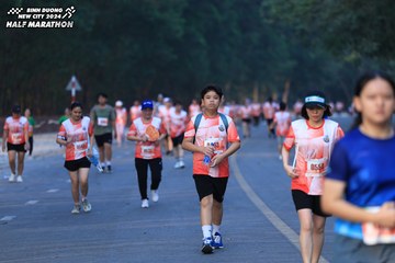BINH DUONG NEW CITY HALF MARATHON 2024 - Ảnh #1773174