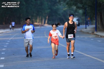 BINH DUONG NEW CITY HALF MARATHON 2024 - Ảnh #1774737