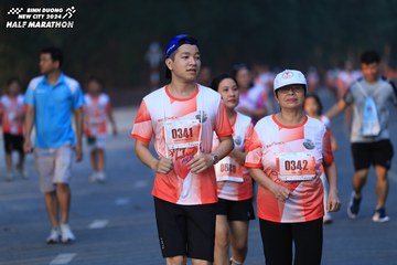 BINH DUONG NEW CITY HALF MARATHON 2024 - Ảnh #1774214