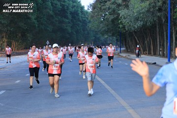 BINH DUONG NEW CITY HALF MARATHON 2024 - Ảnh #1773343