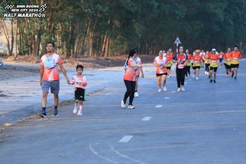 BINH DUONG NEW CITY HALF MARATHON 2024 - Ảnh #1774429