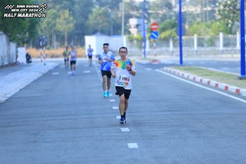 BINH DUONG NEW CITY HALF MARATHON 2024 - Ảnh #1775063