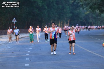 BINH DUONG NEW CITY HALF MARATHON 2024 - Ảnh #1773714