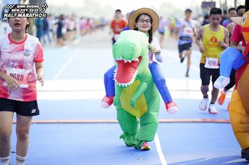 BINH DUONG NEW CITY HALF MARATHON 2024 - Ảnh #1768798