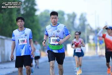 BINH DUONG NEW CITY HALF MARATHON 2024 - Ảnh #1768392