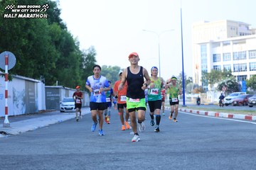 BINH DUONG NEW CITY HALF MARATHON 2024 - Ảnh #1775759