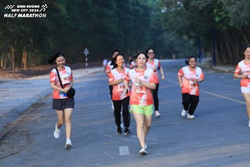 BINH DUONG NEW CITY HALF MARATHON 2024 - Ảnh #1774690