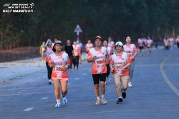 BINH DUONG NEW CITY HALF MARATHON 2024 - Ảnh #1773531