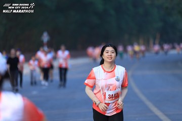 BINH DUONG NEW CITY HALF MARATHON 2024 - Ảnh #1773584