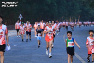 BINH DUONG NEW CITY HALF MARATHON 2024 - Ảnh #1772915