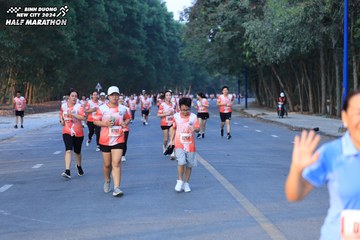 BINH DUONG NEW CITY HALF MARATHON 2024 - Ảnh #1773342