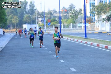 BINH DUONG NEW CITY HALF MARATHON 2024 - Ảnh #1774879