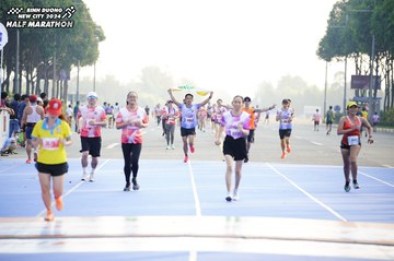 BINH DUONG NEW CITY HALF MARATHON 2024 - Ảnh #1762128
